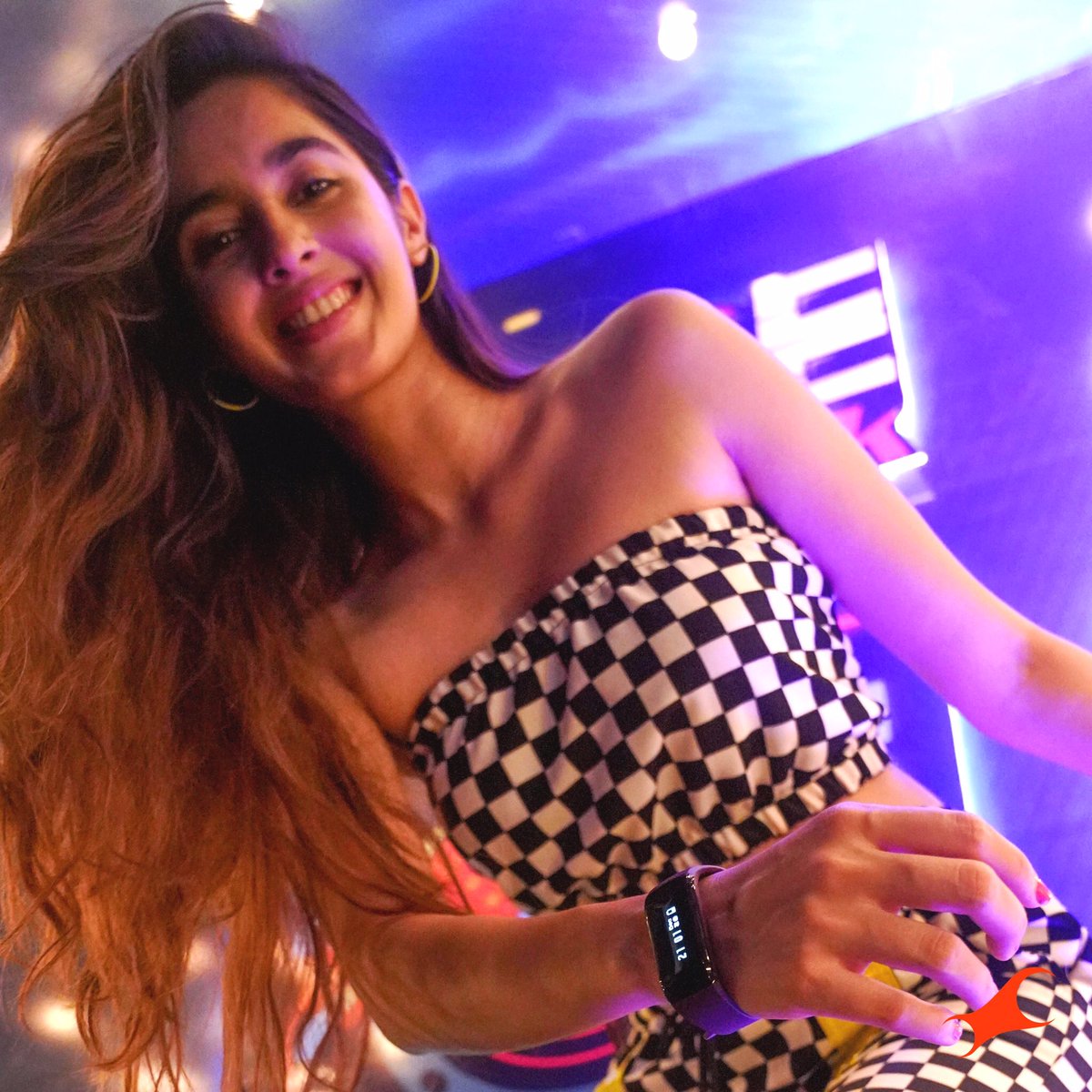 Fastrack's tweet photo. A beat that makes you the life of every party. Catch #FastrackReflexBeat at a store near you or visit https://t.co/qpKRpiJQMG. Product code and price: SWD90066PP02- βΉ2195
#RageWithFastrack #FastrackBeat #fastrackwatch https://t.co/NWtTKXmJ1q