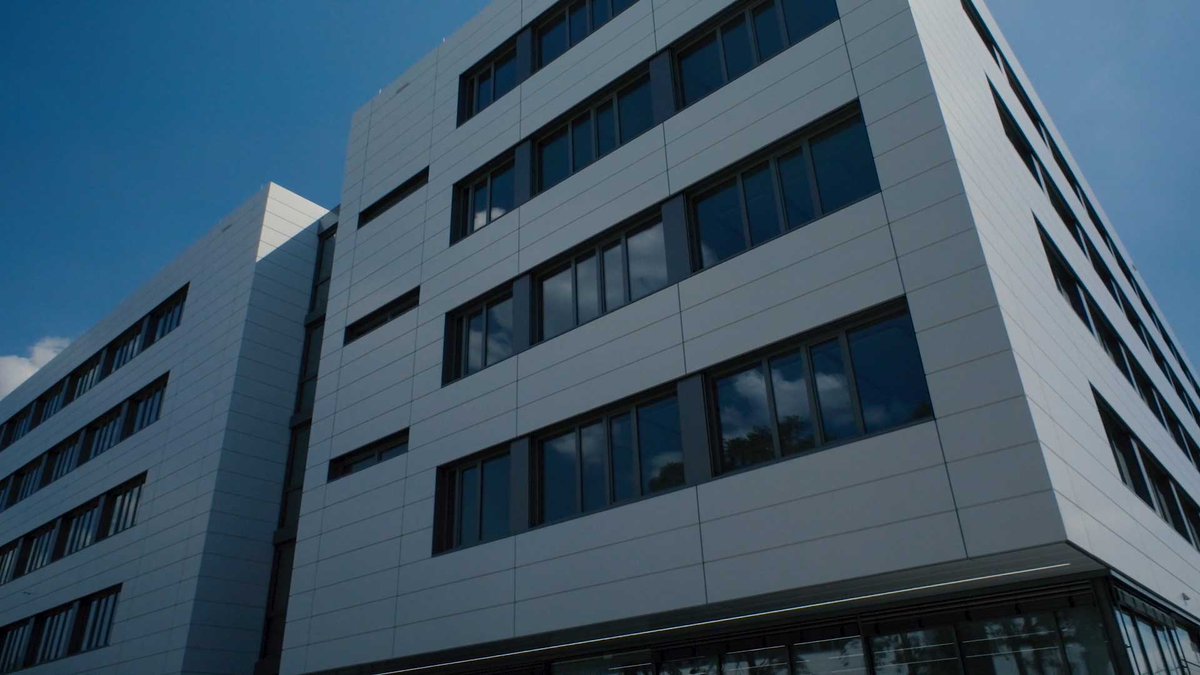 GmbhRedtag's tweet photo. Gestalte mit uns ästhetische Videos für deine Zuschauer, extern oder intern.
Hier bekommst du einen Einblick in unsere Dreharbeiten 
für unsere Video Serie über den neuen Siemens Campus Erlangen.

Wenn Video, dann Wir.

Mehr unter: https://t.co/Bb9ZmjCqXz https://t.co/JUYKiuOGDk