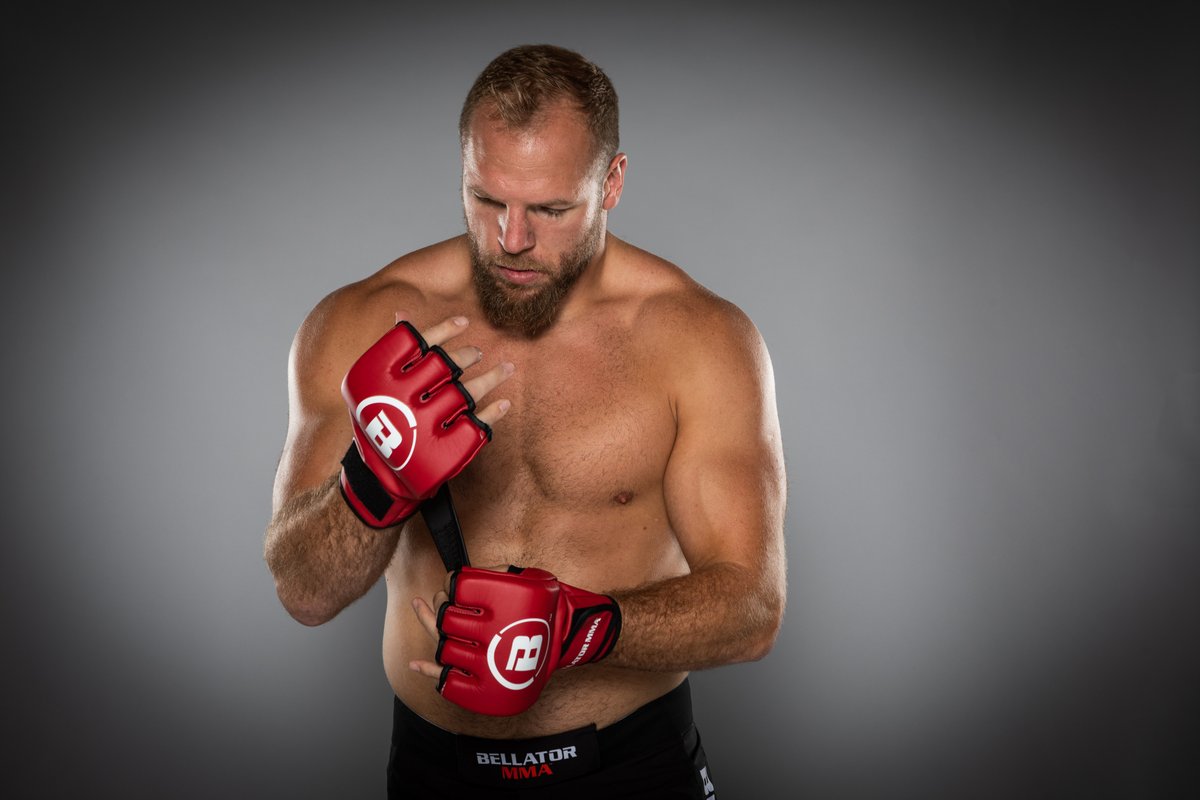 🏉 Pitch ➡️ Celebrity Jungle ➡️ Bellator Cage
⠀⠀⠀⠀⠀⠀⠀⠀⠀
<a href="/jameshaskell/">James Haskell</a> is training hard at <a href="/LondonShoot/">London Shootfighters</a>, getting ready for his Bellator MMA debut in 2️⃣0️⃣2️⃣0️⃣