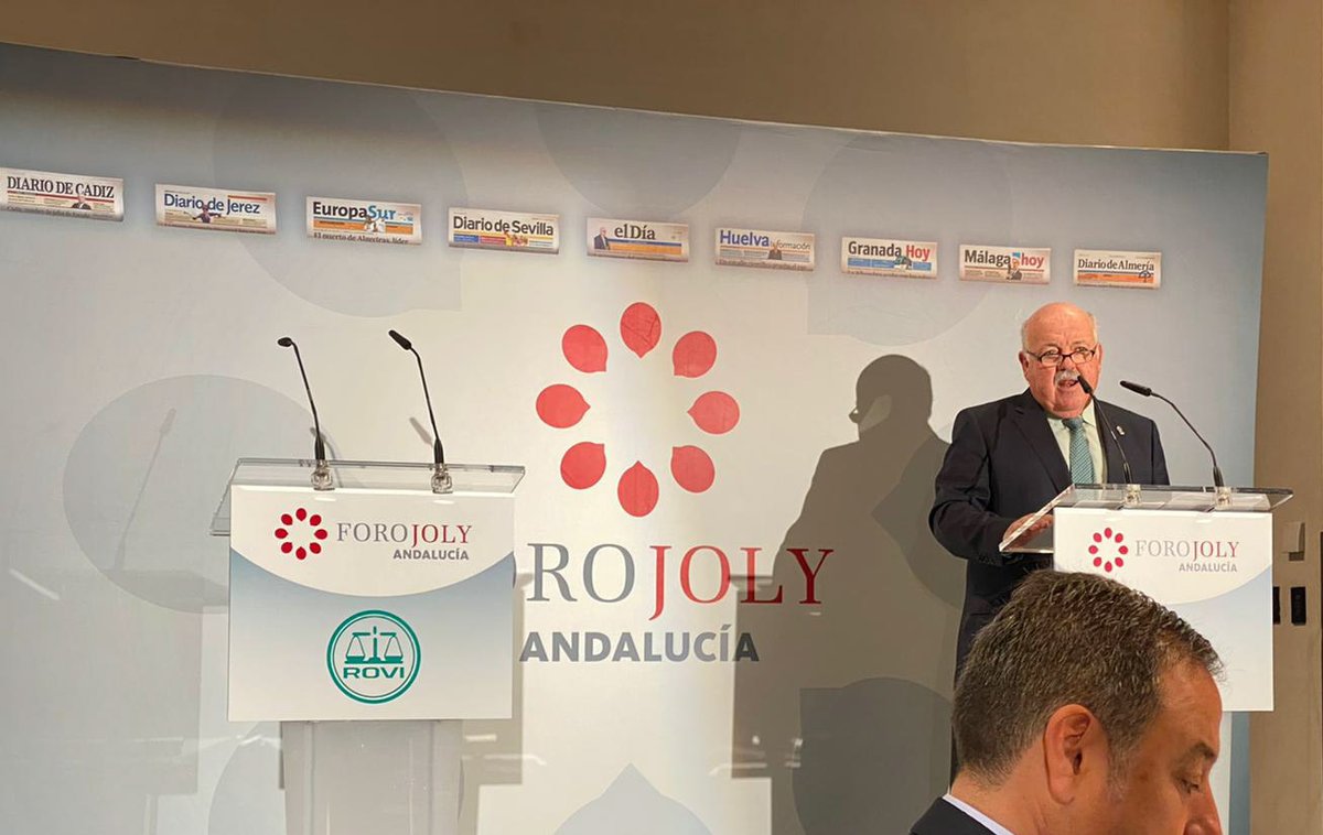 Pat_Cisneros's tweet photo. @bidafarma presente en el desayuno del @grupojoly donde ha participado el consejero de Salud y Familias de @AndaluciaJunta @jesusraguirre, quién ha hecho hincapié en la defensa de una salud pública, universal y gratuita.
#Bidafarma #Amazingbida #Andalucía #saludpública https://t.co/glCvGroj9A