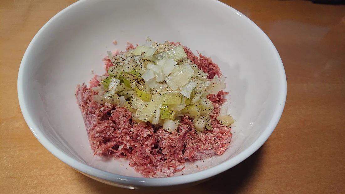 @ore825 こんばんは
早速、ねぎを買ってきて作りました、が・・・。
”ネギ塩牛タン”というよりは、”ネギトロ”になってしまいました。でも、味は劇UMAでした。
ありがとうございました。 