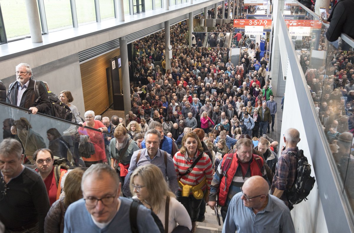 MesseSTRUSA's tweet photo. The best CMT-Start of all times! The first weekend already set records at #CMT20 with 90,000 visitors at #MesseStuttgart! With around 2,100 exhibitors from 100 countries and 360 regions and cities, every holiday wish is fulfilled. https://t.co/ku5r72rJ9V