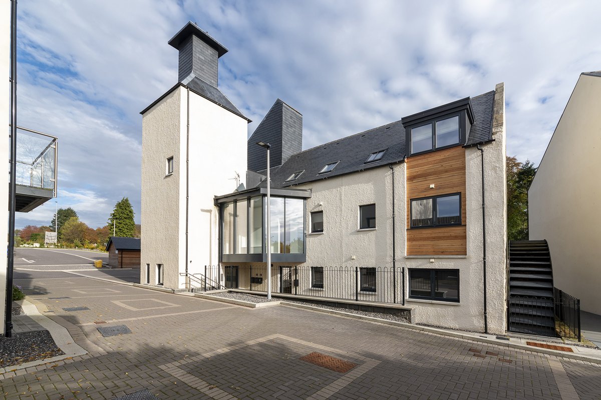 McEwanFraser's tweet photo. Two-bedroom executive First Floor apartment located in a much sought after Deeside Location.
Offers Around Β£220,000
#NorthDeesideRoad #Aberdeen #Property #MFLProperty
https://t.co/JYIjlxlf1F https://t.co/gCfouNlyXy