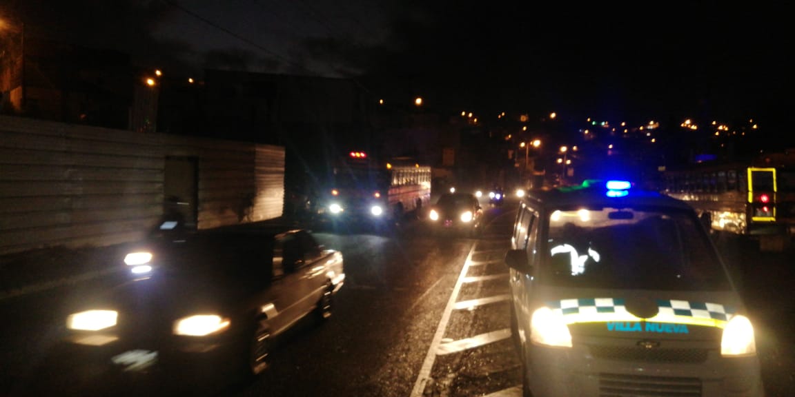 SantosDalia's tweet photo. Lento el #TraficoVN en la ruta de #CiudadReal hacia la avenida Petapa @PMT_VILLANUEVA coordina carriles reversibles en el #TraficoVN https://t.co/2ZpBvDnP6W