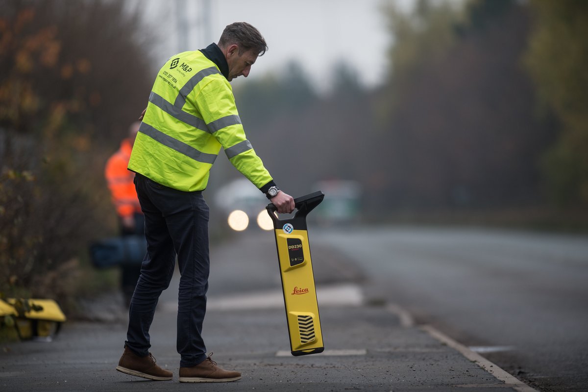 mpsurvey's tweet photo. Range and accuracy 🤝 simple and user-friendly

Have you tried the DD SMART series of cable locators from @LeicaGeo_UKI? 🤔 #DDsmart #CableLocation #UtilityDetection https://t.co/0uZsSDYeX2
