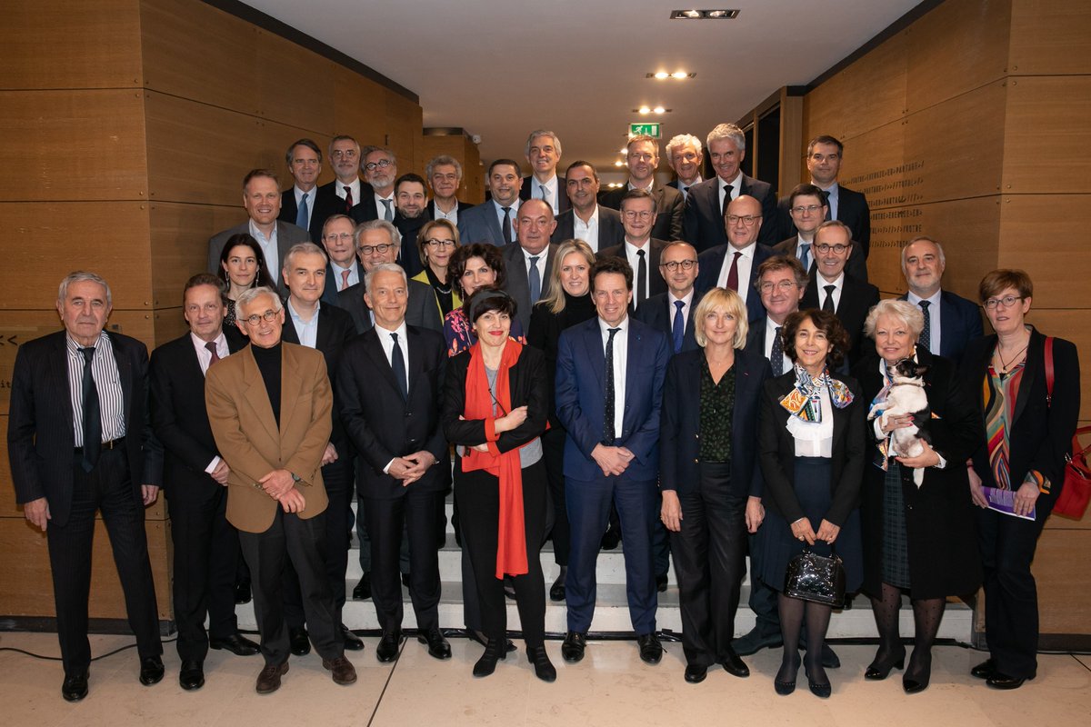 GeoffroyRDB's tweet photo. Très fier de présider ce conseil exécutif profondément renouvelé avec 51 % de nouveaux membres :
➡️25% de femmes
➡️50 % de PME/TPE
➡️35 % de grands groupes
➡️8 % d’ETI
Et plus ancré dans les territoires, toutes les régions et l’Outre-mer y sont largement représentés. https://t.co/S2V1cD3Pog