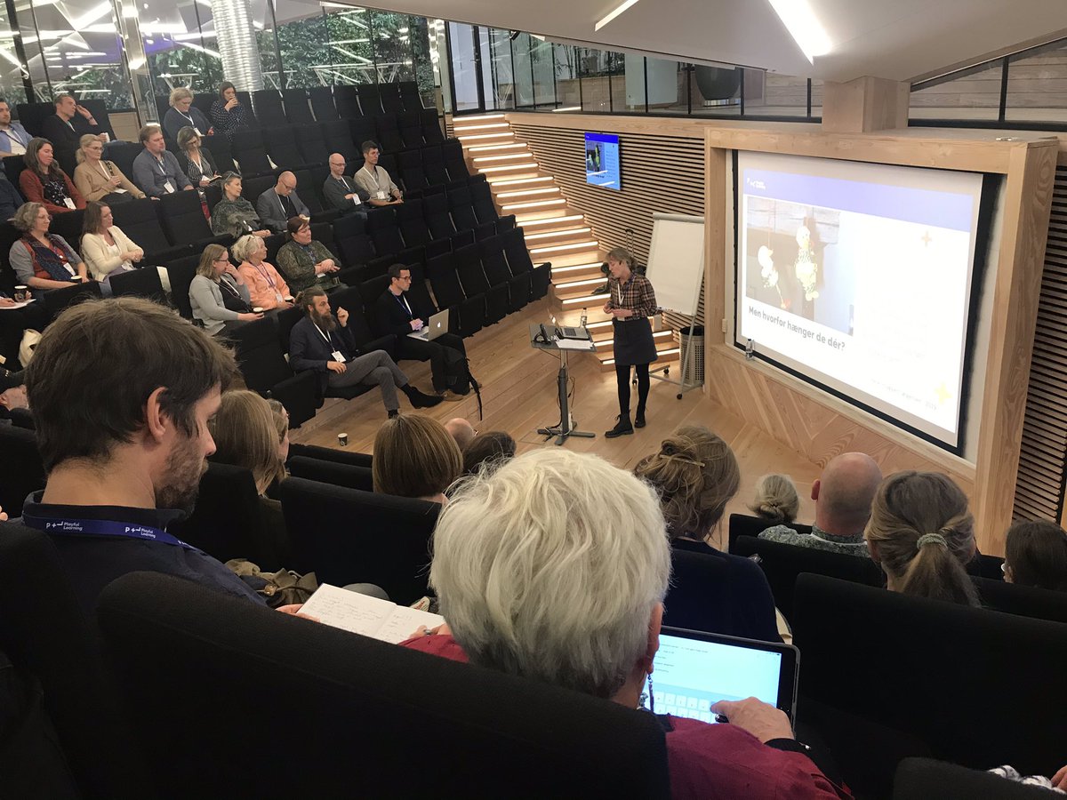 Seniorforsker Helle Hovgaard Jørgensen @hhjo fremlægger perspektiver på leg til @PlayLearnDK konference på Innovationsfabrikken i Kolding. Vi er på vej ind i projektets 2. år. Check det ud #PlayfulLearningDK #uddpol