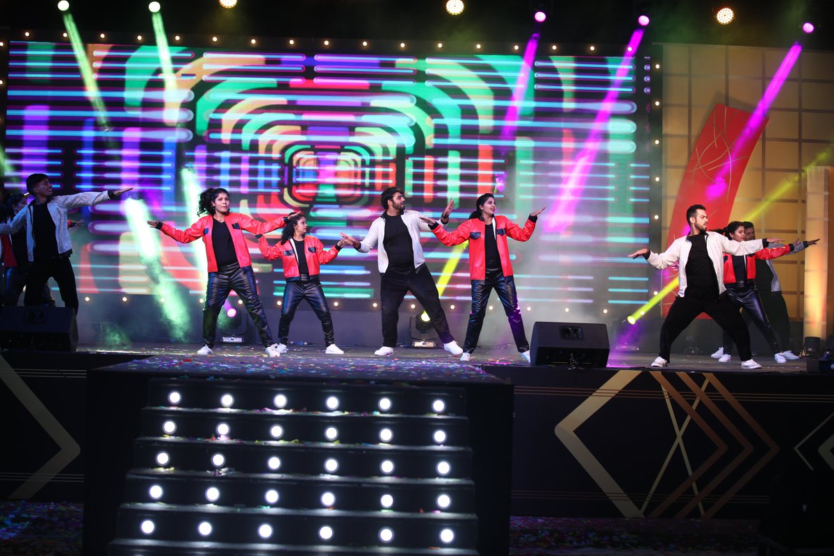 Xoriant's tweet photo. Over 5,600 Xoriant employees with families attended our fun-filled annual event ‘Jashn’. The event was decked up with festive colors and fancy decors adhering to the theme with exciting performances and a delightful dinner!
#BelongAtXoriant #annualevent #rewardsandrecognition https://t.co/0OrLJpouWc