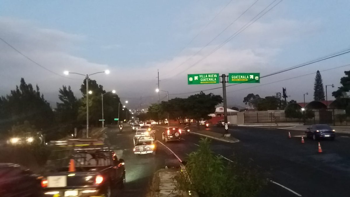 SantosDalia's tweet photo. Sin obstáculos el #TraficoVN en la salida del #Cenma @PMT_VILLANUEVA mantiene regulación y ordenamiento vehicular en la salida hacia la calzada Raúl Aguilar Batres y  #Villalobos https://t.co/LahhlHiB7L