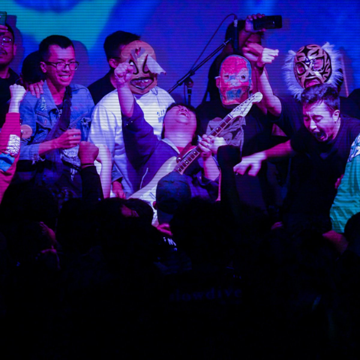 ixnxss's tweet photo. taRRkam // Panguyuban Crowd Surf vol.3
@kataflamm main gitar, masuk panggungnya diarak warga sekitarπ€#PCSvol3 #TriviaPCS3 https://t.co/gC1X09bilm