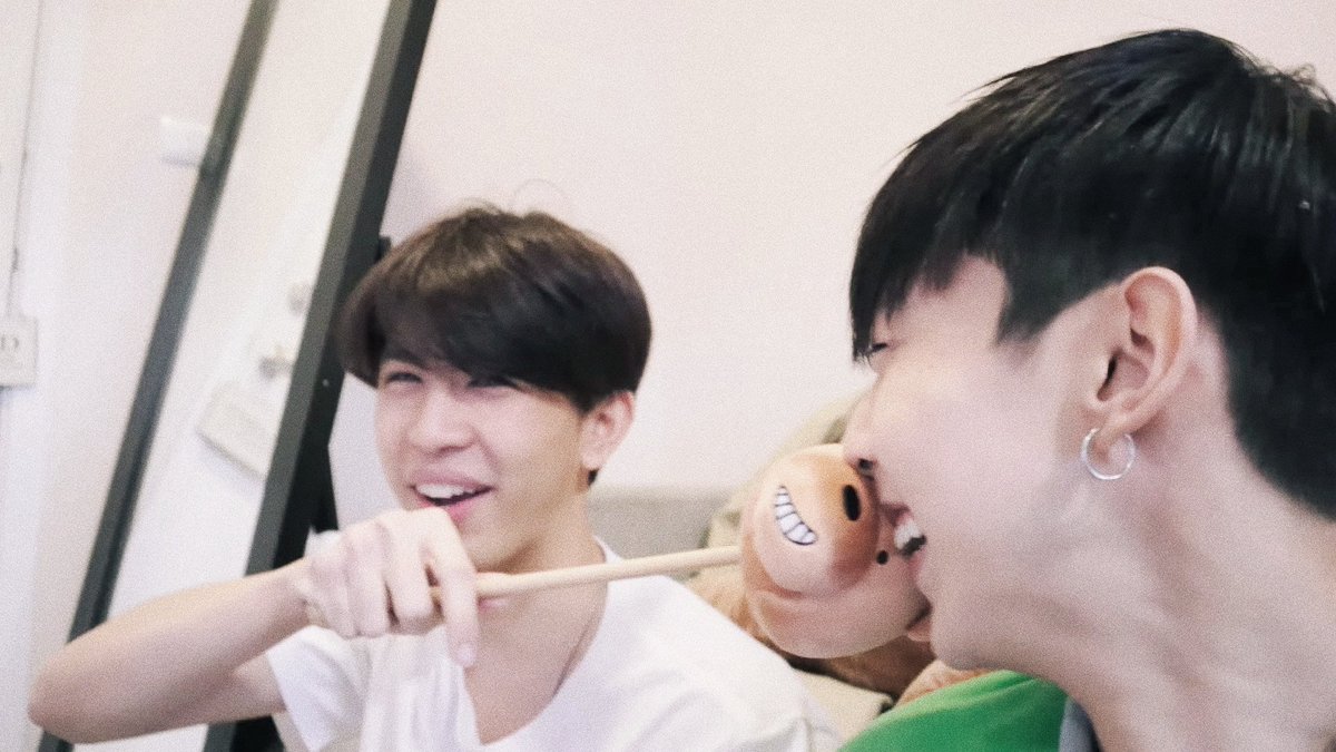 cchacha___'s tweet photo. 15 / 01 / 2020
ห้ามขำ เดี๋ยวน้ำพุ่ง! #TryNotToLaught | saveG

หยอกล้อกันเยอะมากคลิปนี้ บีบเเก้มต่างๆ ใจฟูมาก เเง 

#saveG https://t.co/d2r4vxRTrN