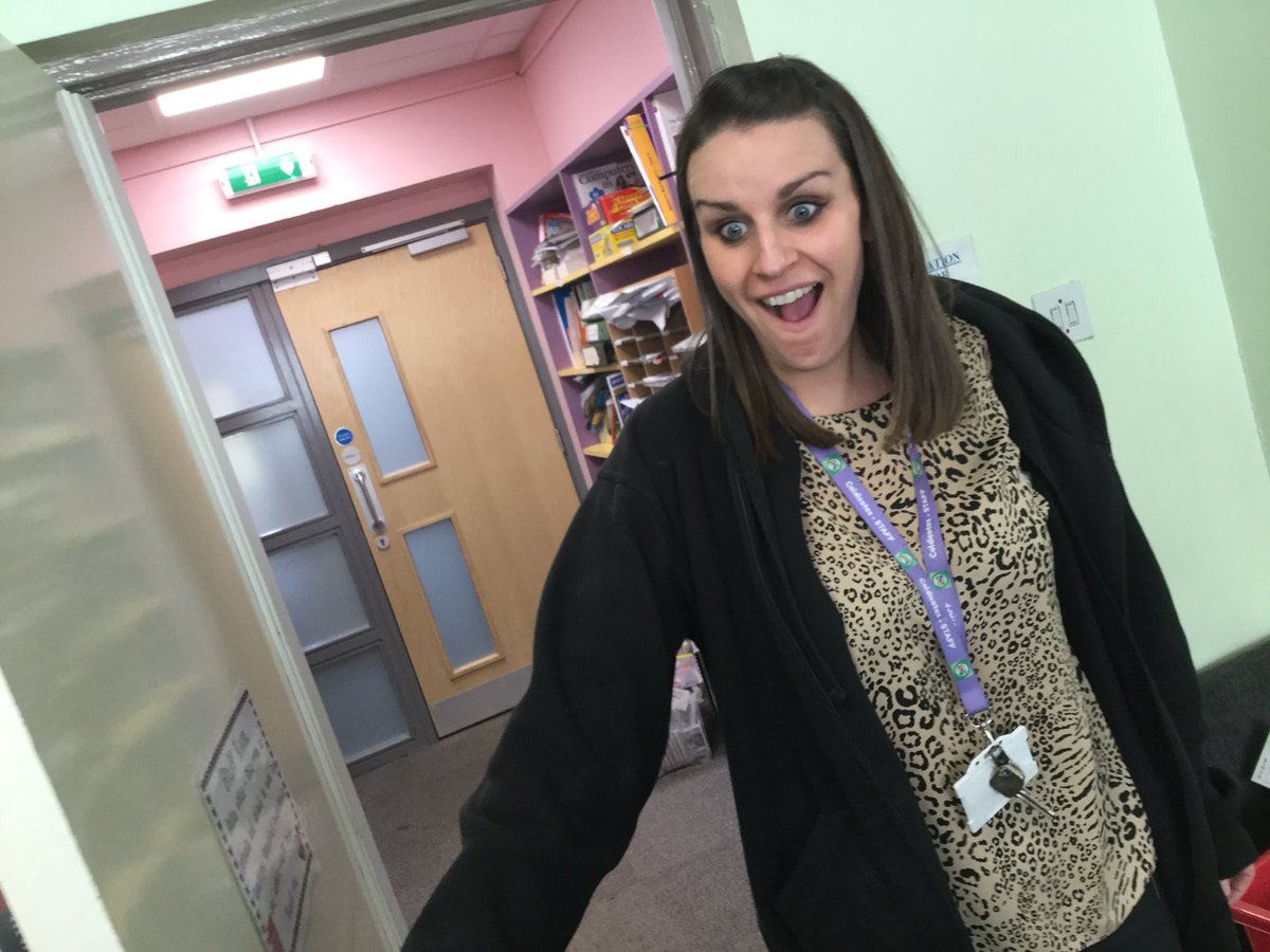 CaldiPrimary's tweet photo. Thank you so much to @VisionForEd for our surprise lunch time treat. Wow and thank you! @AETAcademies #remarkablepeople #remarkablepizza https://t.co/Z7iAagreuF