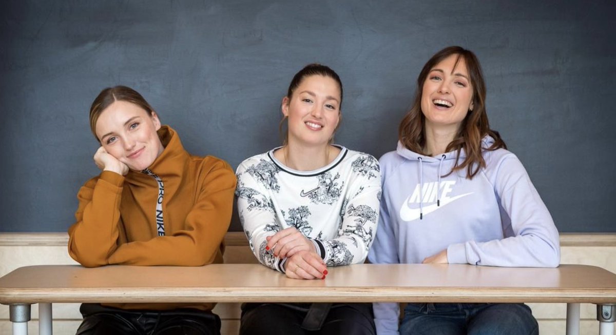 Fillactive's tweet photo. «C’est vrai qu’il y a beaucoup de filles qui ne sont pas actives (...), mais il y a aussi des filles qui ne savent même pas si elles aiment ça » Chloé Dufour Lapointe, nouvelle marraine #Fillactive dans une entrevue avec @benrioux  pour le @JdeMontreal. 👉https://t.co/gTrveoCDbc https://t.co/XpjkPzcAVR