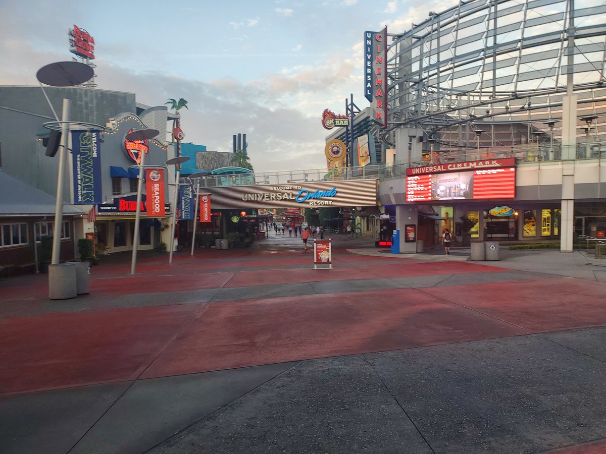 parrishjc's tweet photo. It begins again at my more thrilling home #universalstudios https://t.co/1bnDAMmFXq
