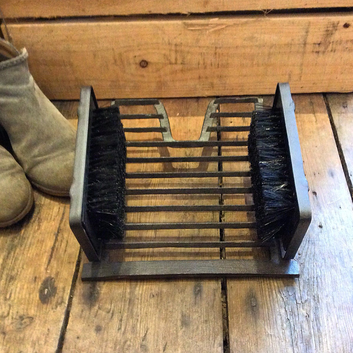 bourbonrose2007's tweet image. Our cast iron boot jack and scraper is ideal for these muddy weather conditions. #castiron #bootjack #bootscraper #muddywalks #shoplocal #shopindependent #tenterden