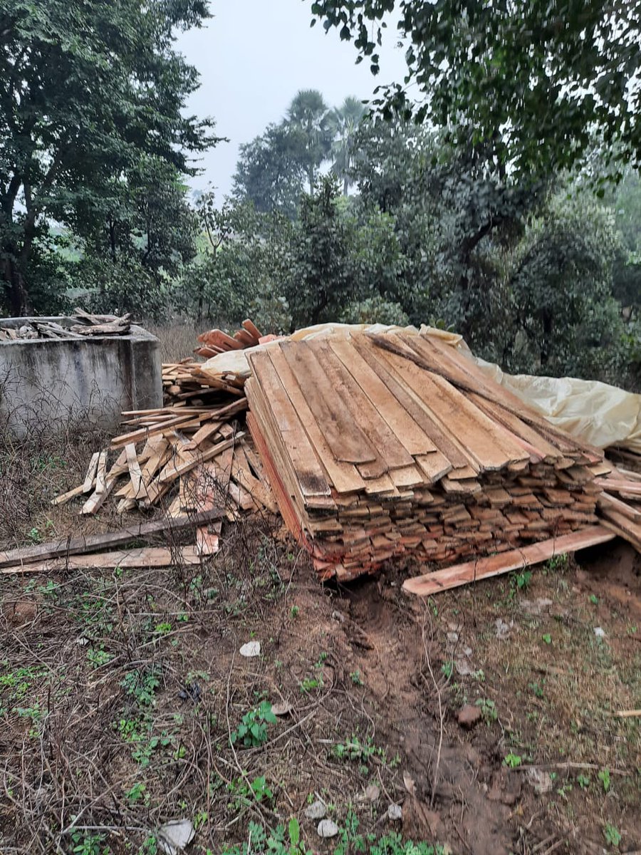 DFO_ChatraNorth's tweet photo. Demolition of illegal Saw mill and seized logs worth Rs.2.5lacs approx in charka under pratappur range,Chatra
@moefcc @ForestJharkhand @JharkhandCMO @ifskalikinker https://t.co/d56aShHzu5