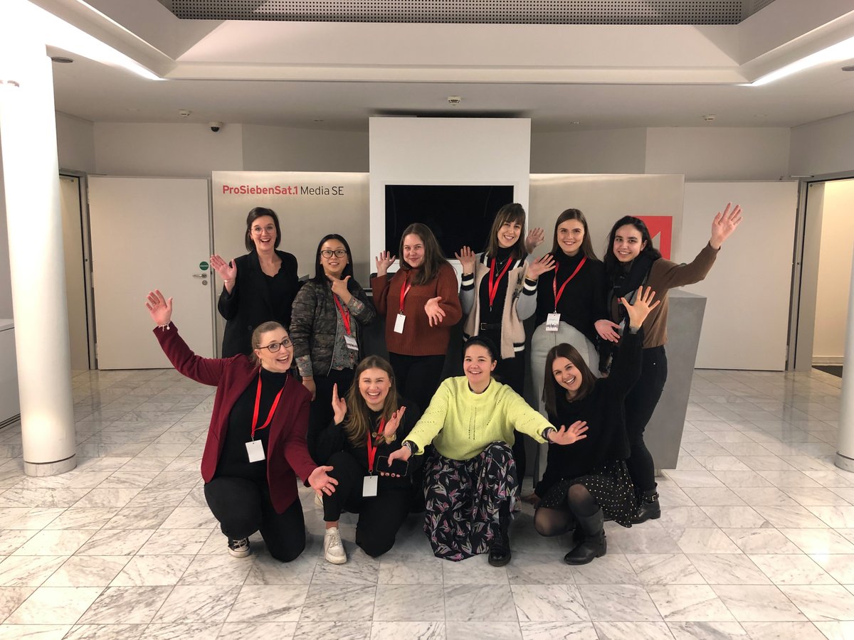 P7S1Group's tweet photo. „Don't call it Ad: Wenn Brands auf Content treffen." Gestern durften wir auf dem #P7S1-Campus Studentinnen aus dem „Women in Business"-Netzwerk der @LMU_Muenchen begrüßen. 👩💻 Im Workshop der #SevenOneAdFactory drehte sich alles um kreative #ProductPlacements und den Werbemarkt. https://t.co/q1W4tsc6db