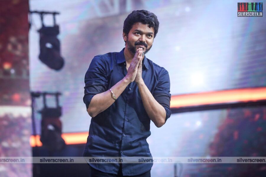 silverscreenin's tweet photo. Actor #Vijay calls for silence in the second look poster of #Master.

Read more: https://t.co/JlnQP5QeWN

#ThalapathyVijay #MasterSecondLook #Master #MasterPongal #LokeshKanagaraj #MasterHasArrived #MasterSecondLookUpdate #MasterSecondLookPoster #Thalapathy64 #Thalapathy https://t.co/1Us8jMwvwR