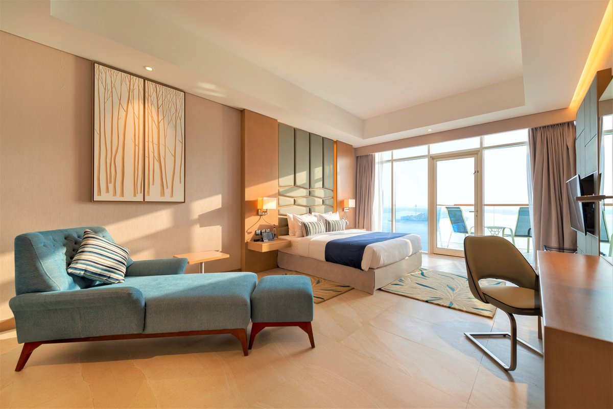 RoyalCentralAE's tweet photo. Is there anything more inviting than a well-decored, spacious room with plush furniture and a beautiful The Palm view?
To reserve your room, call +971 4 873 9320 – 22 or email: reservations.rc@central-hotels.com #RoyalCentralAE #CentralHotelsAE #MyDubai #ThePalm https://t.co/Rv1nJQDbAb