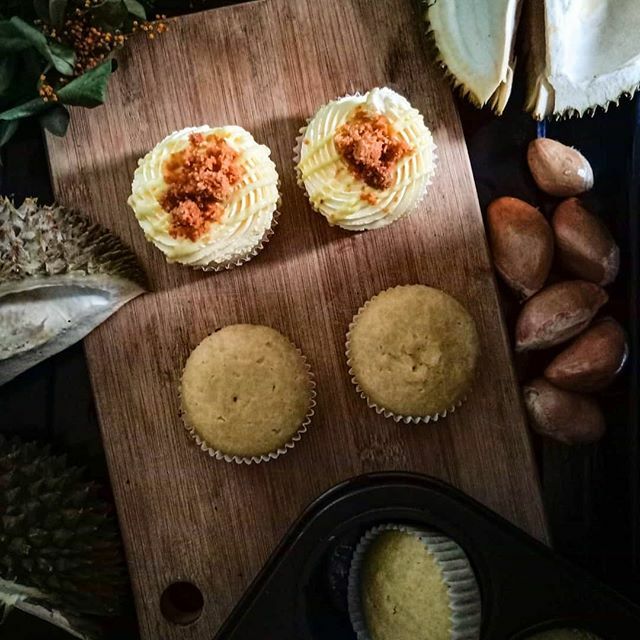 VegansIn's tweet photo. DURIAN CUPCAKE! 😋 Sounds incredible! @heart_and_halo_bakery Check out their page❤️ https://t.co/MppCX3LbGa