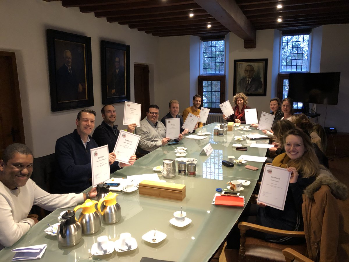 We willen graag de toppers van <a href="/LingewaardGem/">Gemeente Lingewaard</a> feliciteren met het behalen van hun certificaat voor de training 'De Ondernemende Ambtenaar'! Hiermee werkt de gemeente aan een betere dienstverlening richting de ondernemers. Kijk op: clok.nl/academie/train…