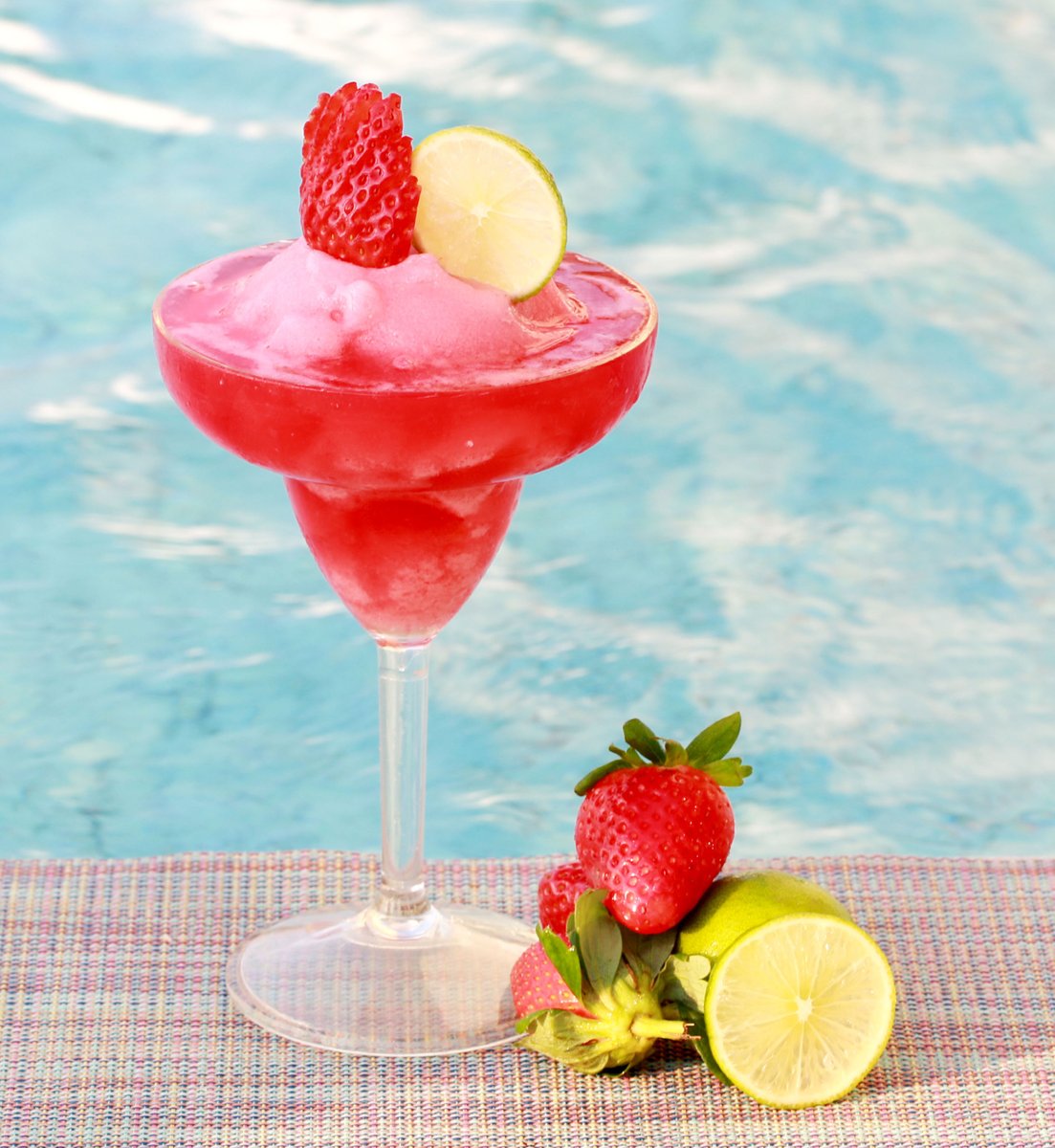 RoyalCentralAE's tweet photo. Mid-week relaxation, why not? Grab your friends now and let's go to Royal Central Hotel The Palm! 
For more information, call +971 4 873 9300 or email: reservations.rc@central-hotels.com #RoyalCentralAE #CentralHotelsAE #MyDubai #ThePalm https://t.co/FewqBTKitv