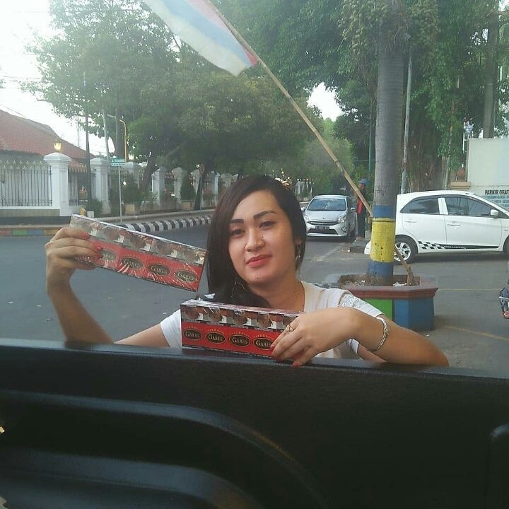 thinkway_ID's tweet photo. Merokok itu membantu keuangan negara dan para #spgrokok #pelintingrokok serta keluarganya.
#Repost @asrijaya_pati
@gareslover
#gares #rokokgares #gareslovers #ubahgareshidupmu #tingwe #SAPAMANTAN #NgaduBako #udud #rabuambyar #Newborn_X1 https://t.co/RVD5UtnJM6