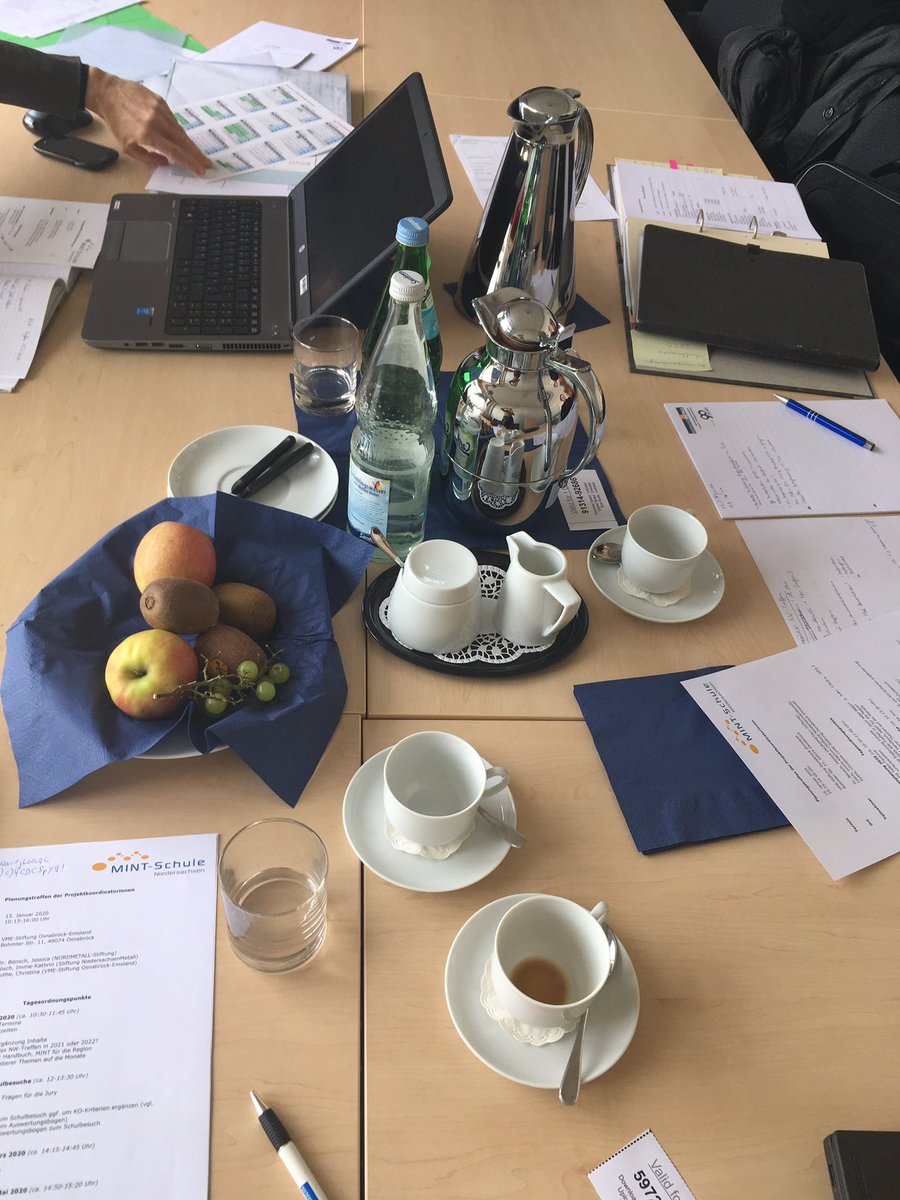 J_Boensch's tweet photo. Heute stecken die Projektkoordinatorinnen der #MINTSchule Niedersachsen die Köpfe zusammen, um 2020 zu planen und in die Zukunft zu blicken. @NiedersachsenME https://t.co/XjAIPhu729