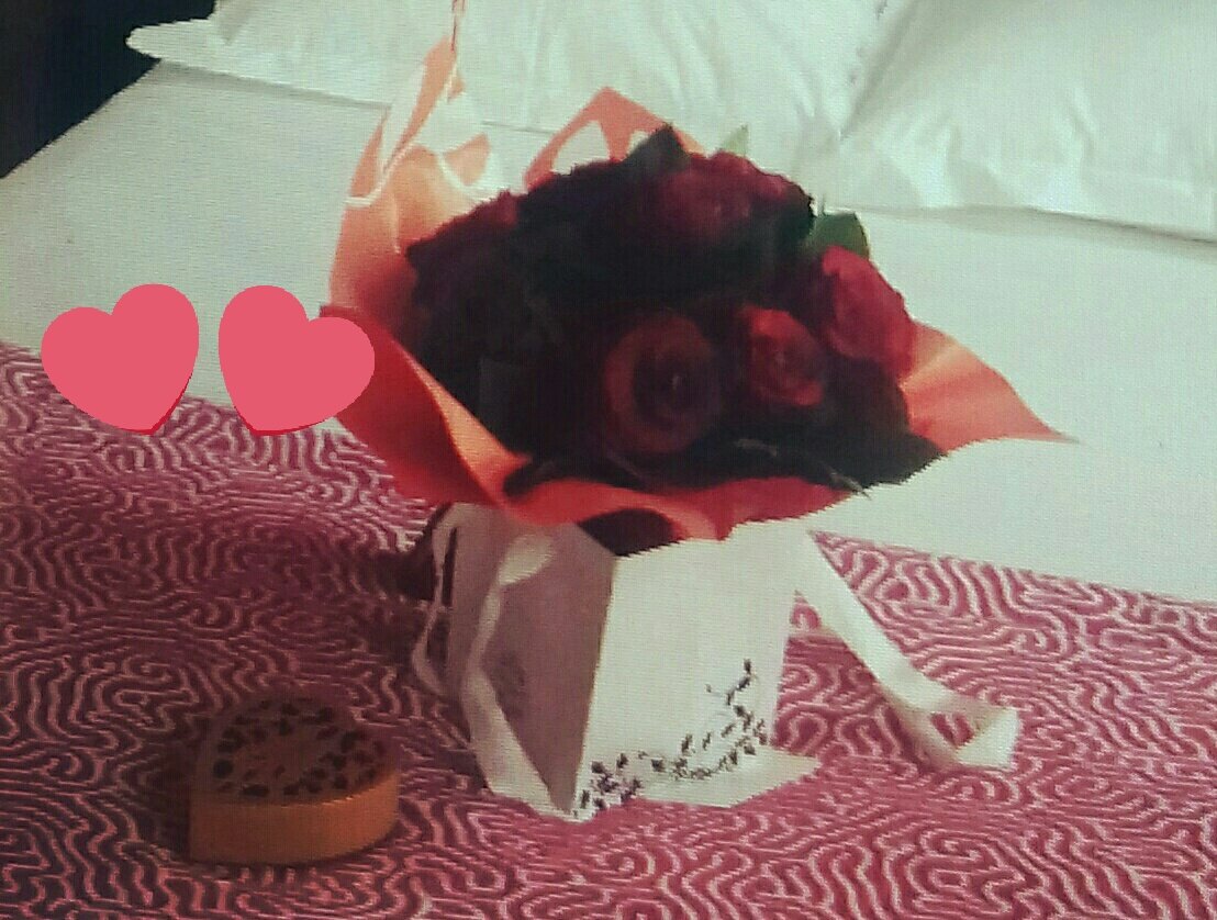 HotelEiffelCap's tweet photo. Amour Amour à l'hôtel Eiffel Capitol ! ❤💙💜💛💚💗💖💕#hoteleiffelcapitol #Paris #amour #cadeau #surprise #joie #happymoment #bonheur #relax https://t.co/XmcD7tZo5q