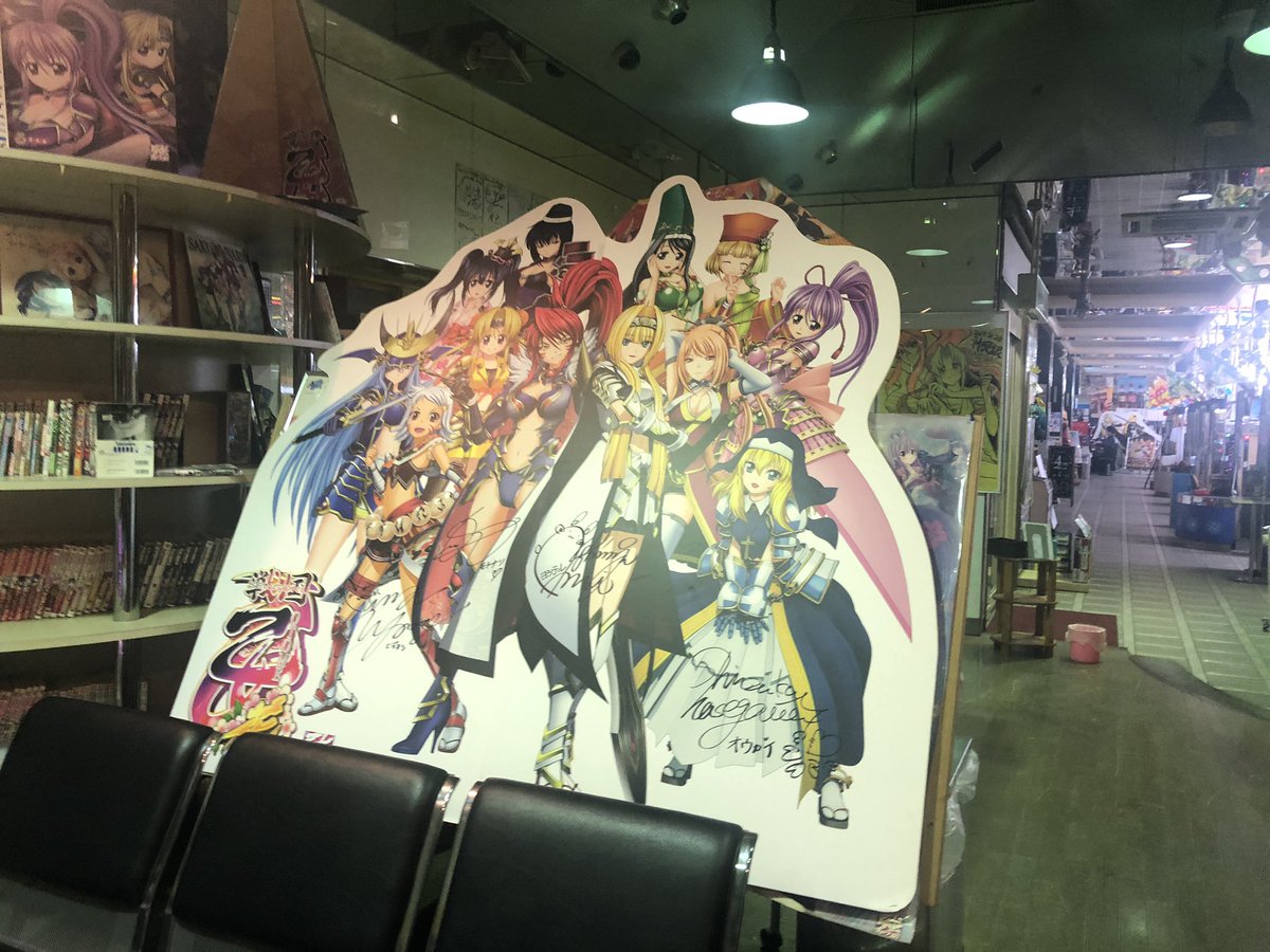 lupinthe3rd2019's tweet photo. ぱちんこ店買い取ってみたの動画で有名なホールさんへ数ヶ月ぶりにやってきました。かつてレア台を打つ旅をしていた時からのお付き合いで動画立ち上げ後は月一くらいのペースで地元山口県から遊びに行ってました。いまも居心地の良さと楽しさは変わってませんでした。 https://t.co/pOYusU0NZ7