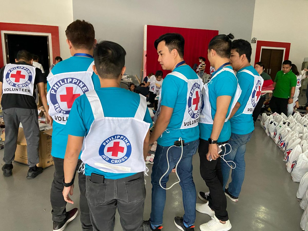 TranscomAsiaPH's tweet photo. Transcom partnered with the Philippine Red Cross in extending help to the victims of the Taal Volcano calamity.

Other than donations, employees also helped in packing goods for distribution to affected communities.

 #TranscomTayo #Malasakit #TranscomCares https://t.co/GEQqYe4DeQ