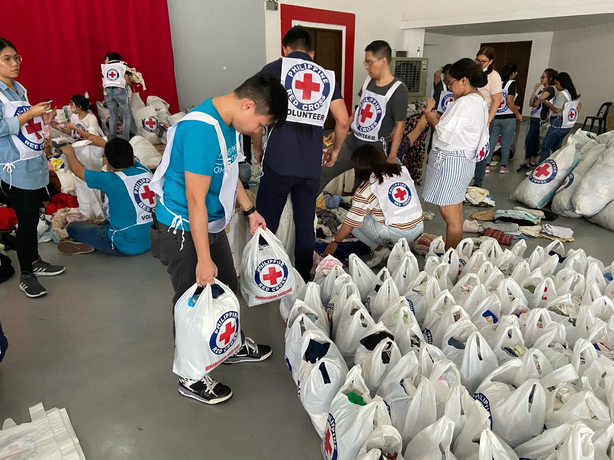 TranscomAsiaPH's tweet photo. Transcom partnered with the Philippine Red Cross in extending help to the victims of the Taal Volcano calamity.

Other than donations, employees also helped in packing goods for distribution to affected communities.

 #TranscomTayo #Malasakit #TranscomCares https://t.co/GEQqYe4DeQ