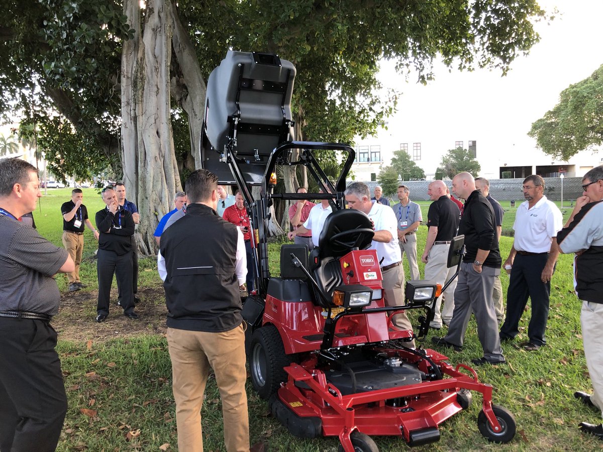cookerac's tweet photo. 2020 STMA  ⁦@TheToroCompany⁩ training on the new ProLine H800. Coming soon! https://t.co/RsAAjYu7Y3