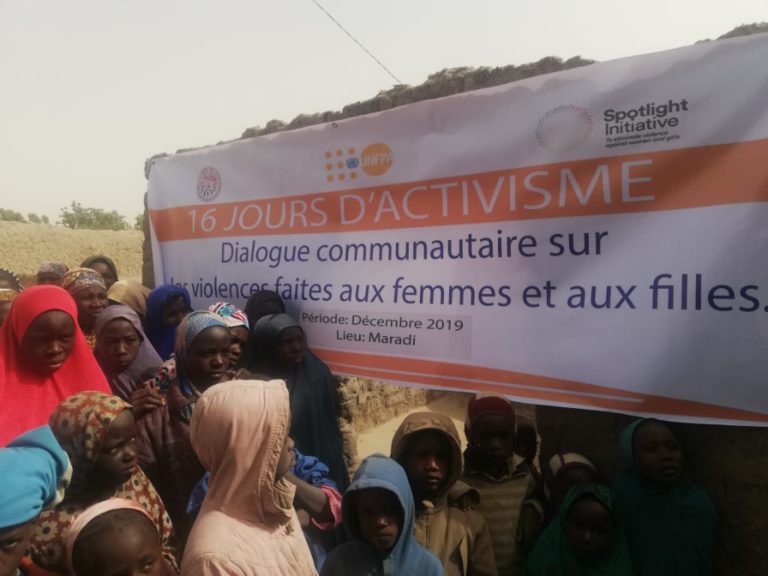 OFevvf's tweet photo. Récapitulative: de dialogues communautaires  
20 séances de dialogues  dont 05 par région
Nombre de personnes touchées par les 20 séances : 1625
Hommes : 382
Femmes : 637
Jeunes filles : 324
Jeunes garçons : 279
Partenaire d’exécution : SOS FEVVF
Partenaire financier : UNFPA https://t.co/6beaa0vbFB