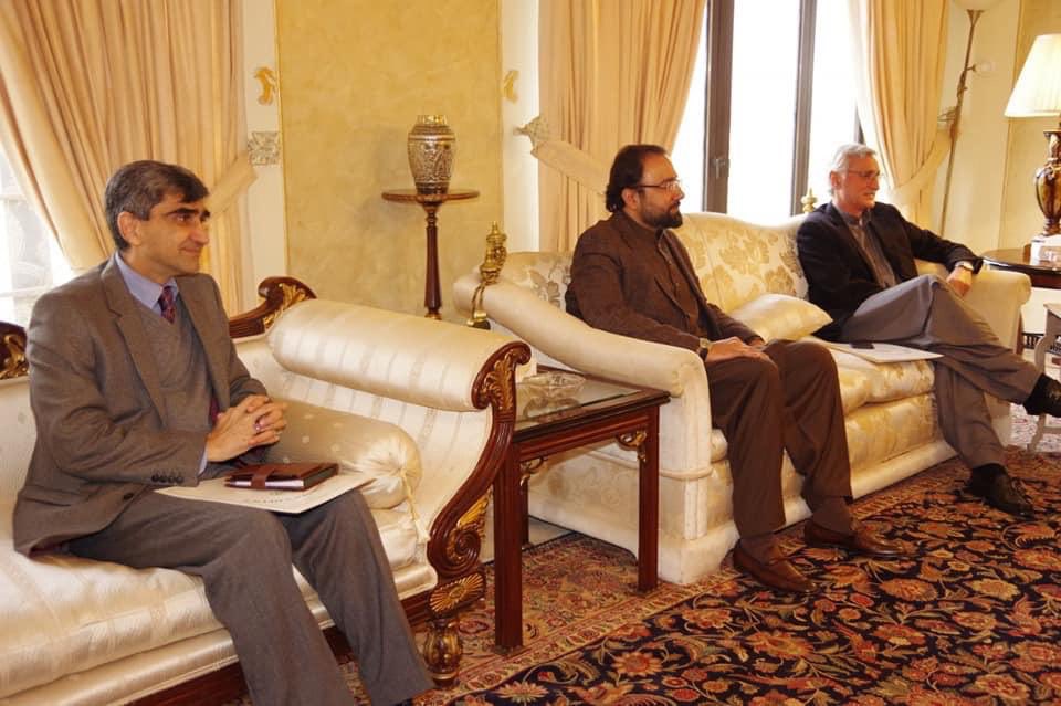 ChTariqBashirC1's tweet photo. اسلام آباد ۔۔۔ 

اتحادیوں سے مذاکرات 
 حکومتی کمیٹی کی ق لیگ کے وفد سے ملاقات۔ 

حکومتی کمیٹی میں جہانگیر ترین، وزیراعلی پنجاب عثمان بزدار ، وزیر دفاع پرویز خٹک شامل۔ 

ق لیگ کے وفد میں چودھری مونس الہی، وفاقی وزیر طارق بشیر چیمہ، اور ایم این اے چوہدری سالک شامل۔ https://t.co/Q9Ksu2HJjT