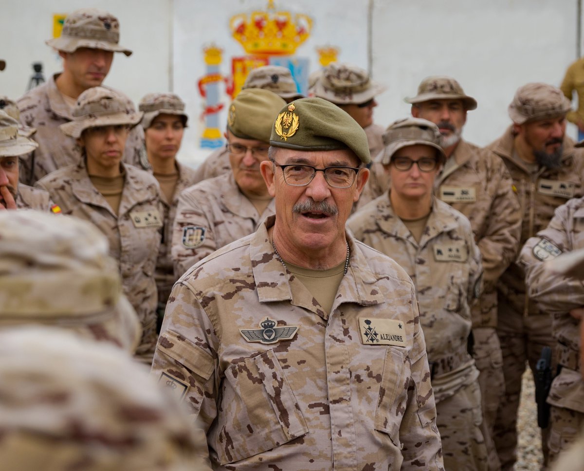 EMADmde's tweet photo. El general de ejército Fernando Alejandre se despide de los #militares @EjercitoTierra @Armada_esp @EjercitoAire @guardiacivil y da las gracias a sus subordinados bajo su mando como 22º Jefe de Estado Mayor de la Defensa #JEMAD

#OrgullososDeSerEspañoles
#NuestraMisiónTuLibertad https://t.co/gGt46J8Ot2
