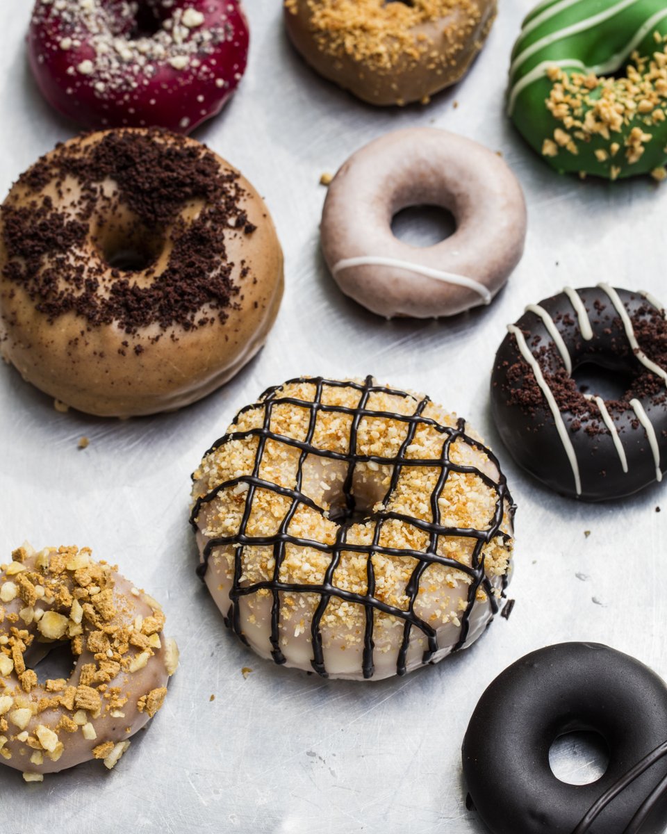 Dus_Donuts's tweet photo. Get through hump day with a donut in hand 🍩

Which donut would you grab first? https://t.co/P5Aox3O1yS