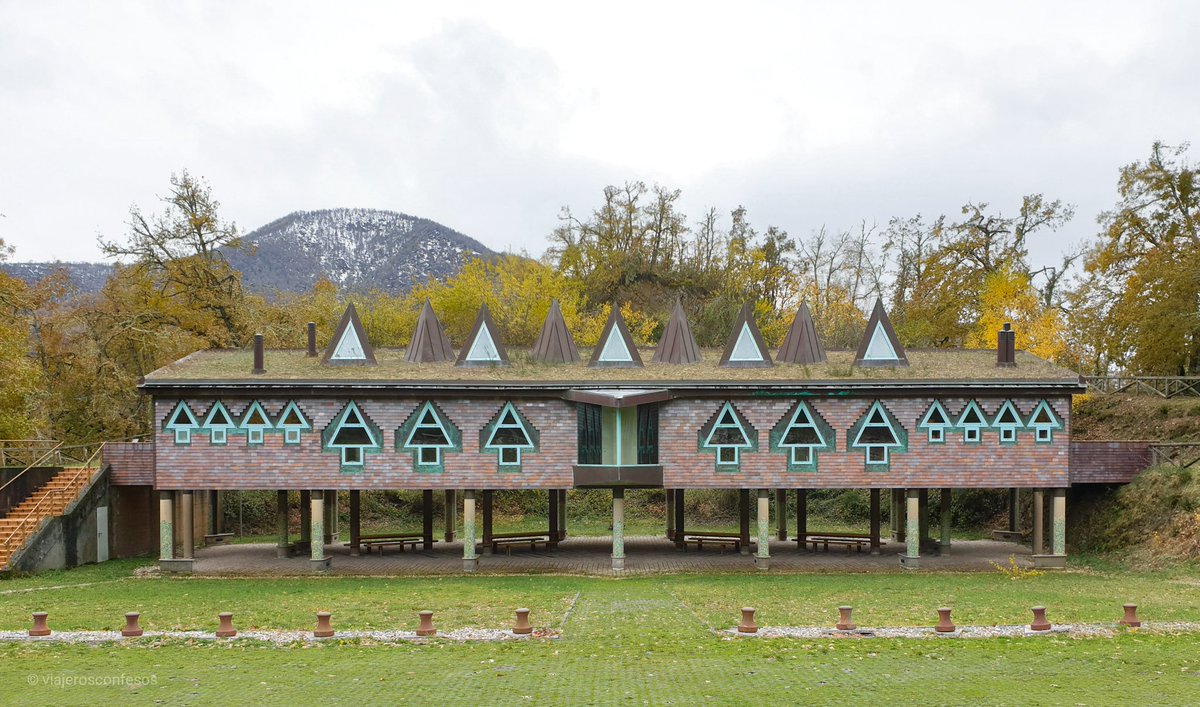 GUÍA PARA VISITAR #MUNIELLOS, el robledal más grande y mejor conservado de #España.
📍Centro de Interpretación en Obacho, un edificio de esos que "o lo amas, o lo odias", personalmente me encanta😍 ¿y a ti❓
#BosquedeMuniellos
#Asturias ⬇️⬇️⬇️
viajerosconfesos.com/guia-para-orga…