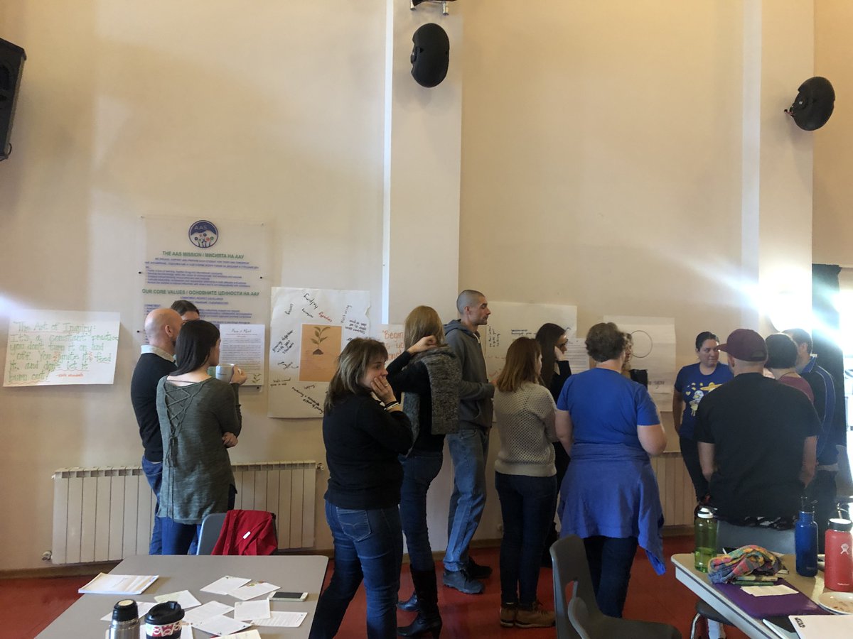 AngelaAEd's tweet photo. Sharing the learning from the #inquiry summit with ES staff! Growing together as inquiry learners and teachers! @kjinquiry @ChaptersInt @AAS_Sofia https://t.co/SShwkKJayA