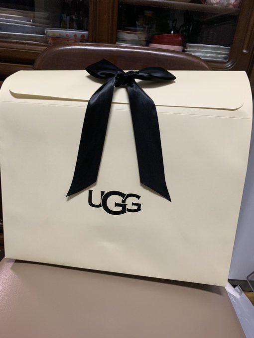 みれいちゃんから、バースデー🎁が届いたー‼️ ありがとう、大切にしまーす😊😊😊 https://t.co/Ar3q8kVnmh