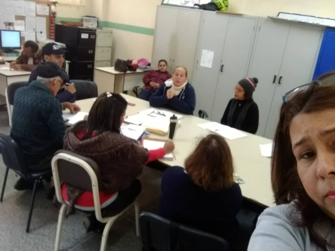 ZYSEGMIRANDA's tweet photo. @MPPEDUCACION
@psuvaristobulo
@HectoRodriguez
@rosabecerra3
@mariab3l3n
@lilianacontigo
@dilia_pirela
#VenezuelaPorLaPaz Reunión con el personal directivo y coordinadores de la UEE José Leonardo Chirino, dando respuesta y socializando varias temáticas. https://t.co/JDYeapzEOf
