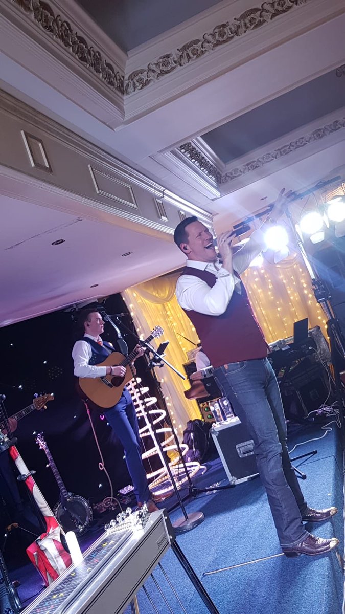 RobertmizzellF's tweet photo. Photos of Robert Mizzell &amp; the country kings performing at The Bushtown Hotel, Colraine 💙🎶 #RobertMizzell #Countrykings #BushtownHotel #Colraine https://t.co/Wfgnp8j31e