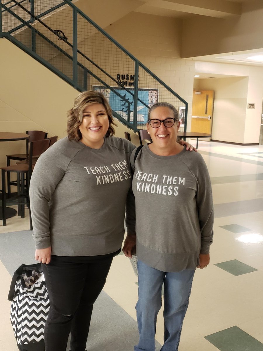Mrs. Lee and Ms. Bradford are twinning today!  #teachthemkindness #RusheNation