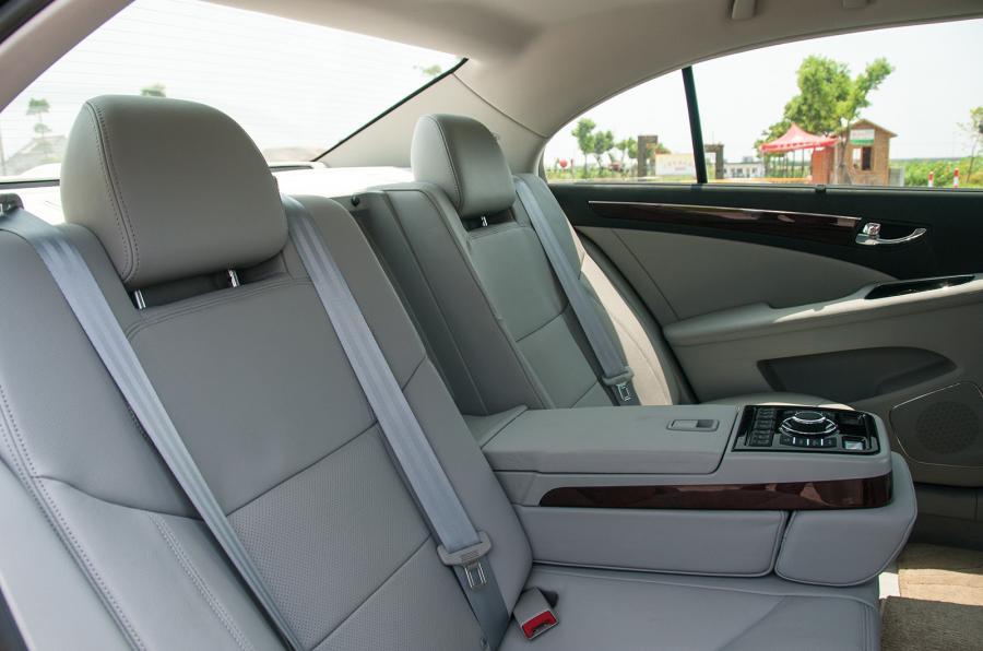 obocarrental's tweet photo. Rent our Hongqi H7 2.0T for only AED 120/day. Call us 0556447325 to book now. #hongqi #newhongqi #dubai #car #carrentals #oneroadgroup #onebyonecarrentalllc #RentACar #RentACarDubai #LuxuryCar #RentALuxuryCarforthemostAffordableprice https://t.co/GaDz1FEEiC