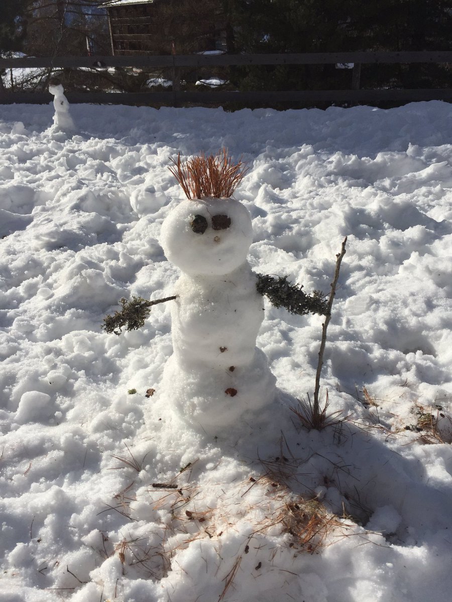slgraechen's tweet photo. Der erste Posten der heutigen Lagerolympiade wurde bereits durchgeführt. Kreative und lustige Schneemänner sind entstanden ⛄️ https://t.co/DPzglomzkm