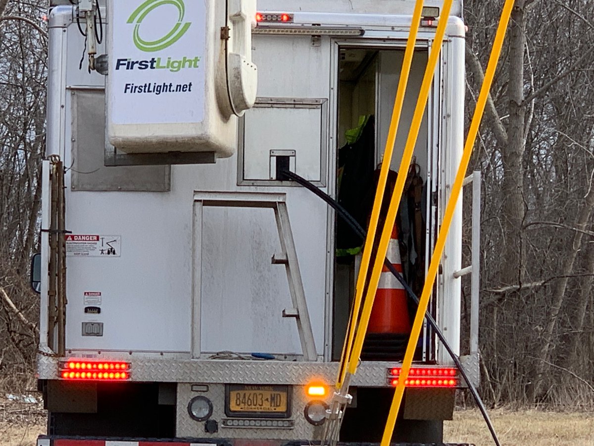 hrdbsupport's tweet photo. One of our on site team members have informed us that our upstream providers have brought the line down into their truck and are now actively working on splicing the cables. We will keep you posted as soon as we receive any further updates. https://t.co/MNYosmu0u4