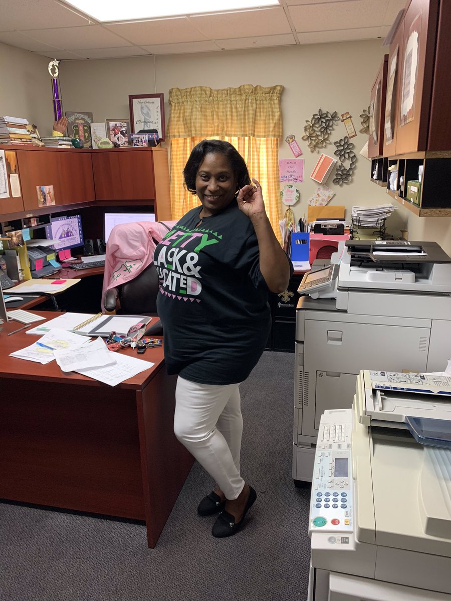 DIngramJr's tweet image. Happy Founders Day to my beautiful (and crazy) Executive Asst.! She bleeds pink and green, and she lets the 🗣WHOLE WORLD know that she’s an AKA! #TheMadeKs #Fall87 #SheCrazyButSheMySidekick