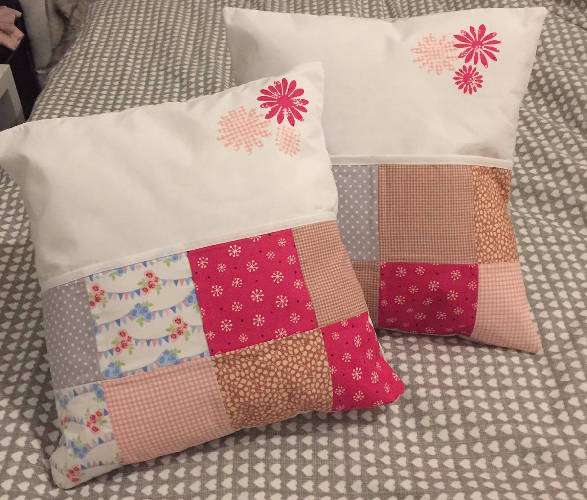 artymum3's tweet photo. Decided to get my sewing machine out and made some reading cushions #lovetosew #handmade #gifts #lovetoread https://t.co/thUzjw8JC8