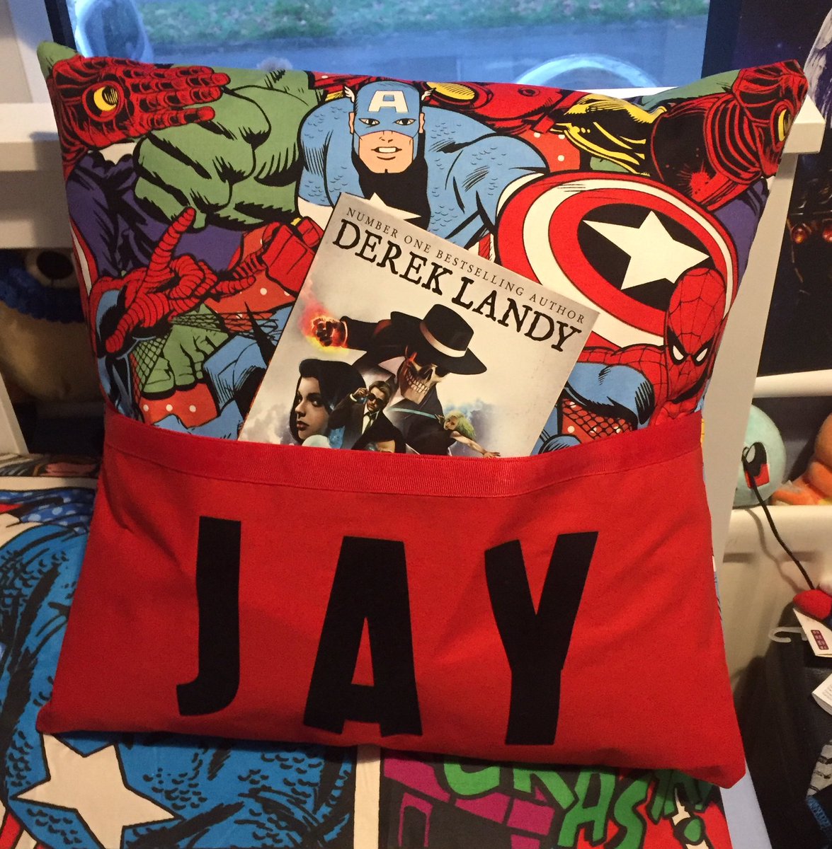 artymum3's tweet photo. Decided to get my sewing machine out and made some reading cushions #lovetosew #handmade #gifts #lovetoread https://t.co/thUzjw8JC8