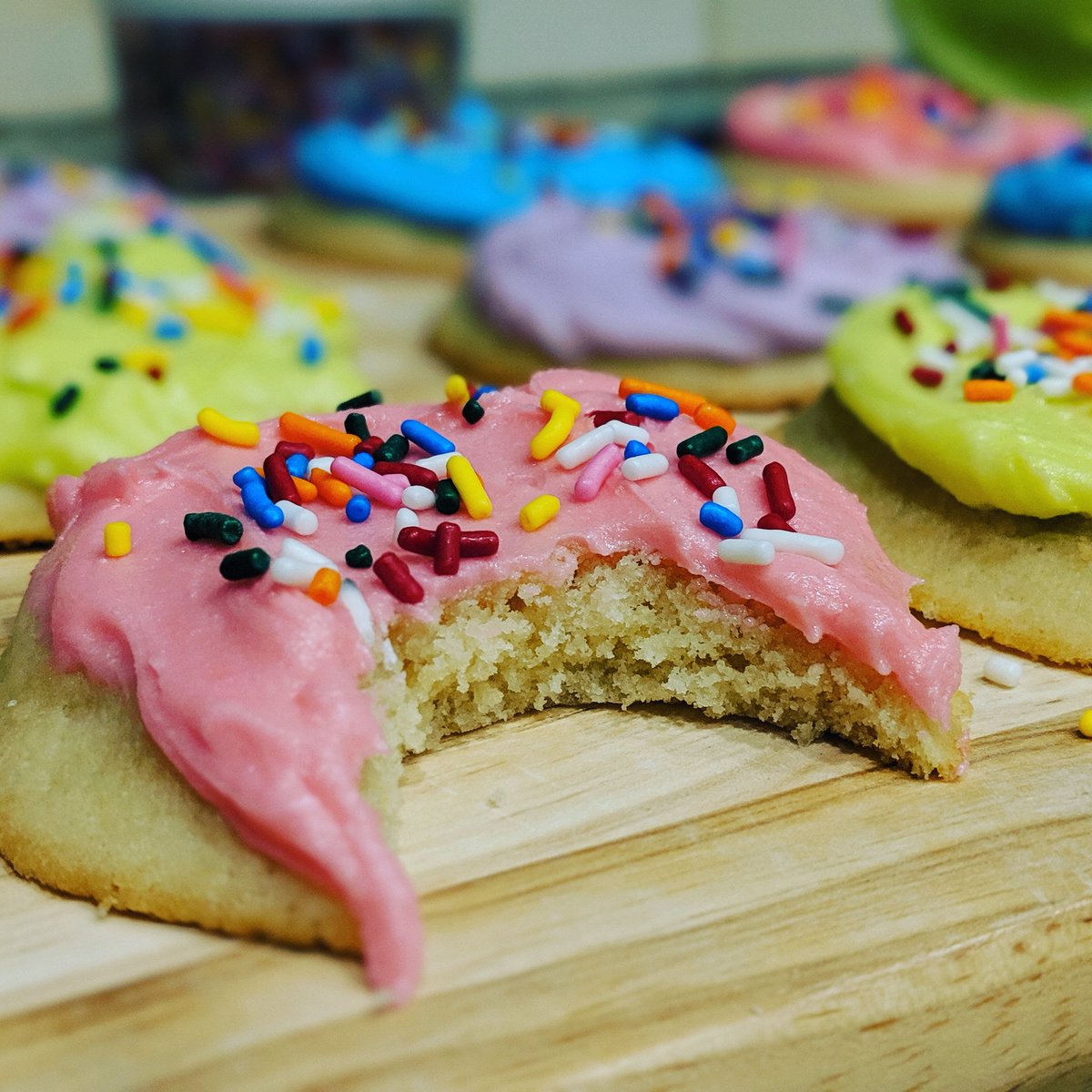 MichaelpSubject's tweet photo. Black bean burgers for lunch means I can have five cookies, right?
#Cookies #WednesdayThoughts #FoodBlogger #AtlantaBlogger #Sprankles https://t.co/NSn1Opfb7m